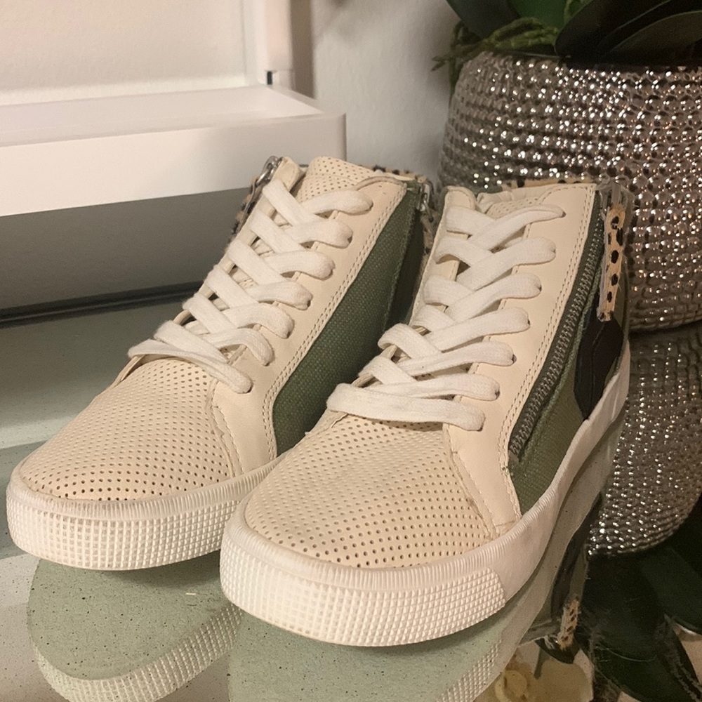 Dolce vita high top suede sneakers size 8.5
